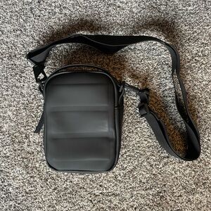 RAINS shield reporter box bag black crossbody